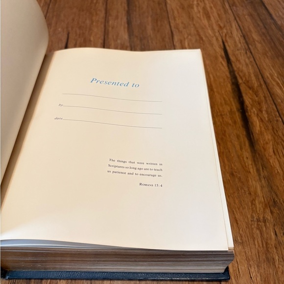 The Living Bible Tyndale 1973 Leather Paraphrased & Illustrated - Picture 9 of 16